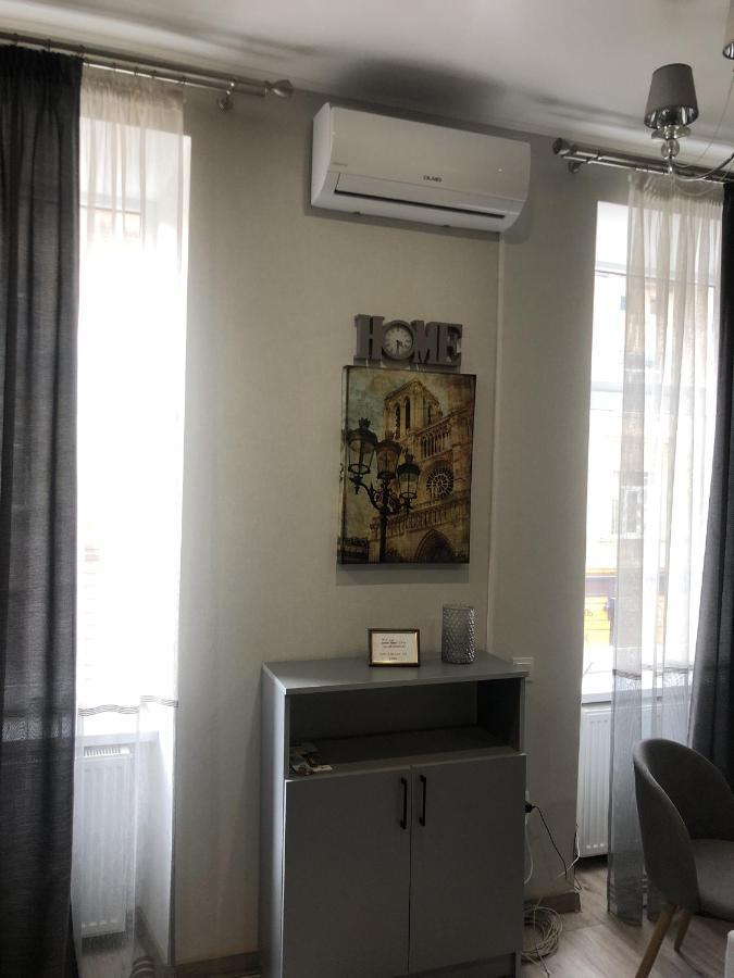 Apartamento Luxury Flat In Downtown Leópolis Exterior foto